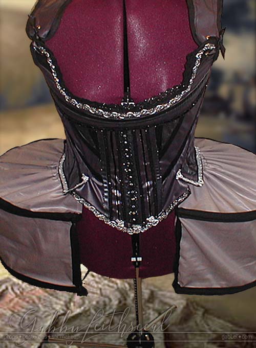 Masquerade-Costume-Queen-Corset-Hips
