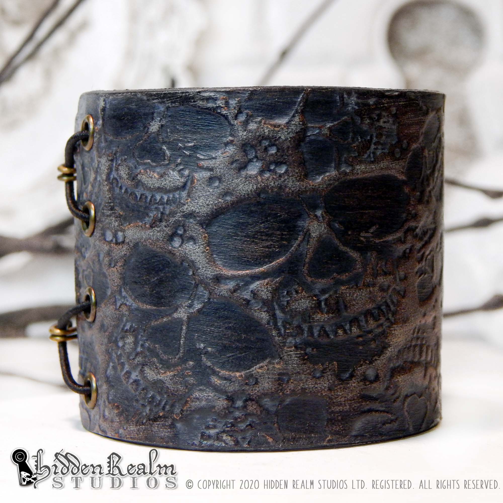 HRS COPYRIGHT - Cranial Horde Cuff Side